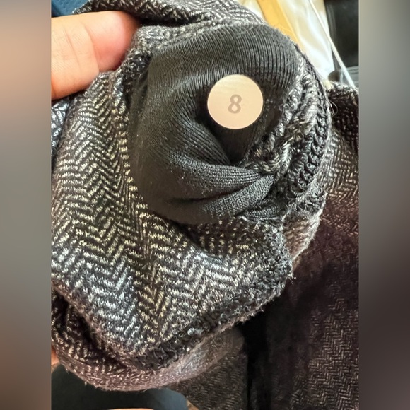 Lululemon High Times 7/8 leggings in Herringbone Heathered Black  size 8 - Picture 9 of 9